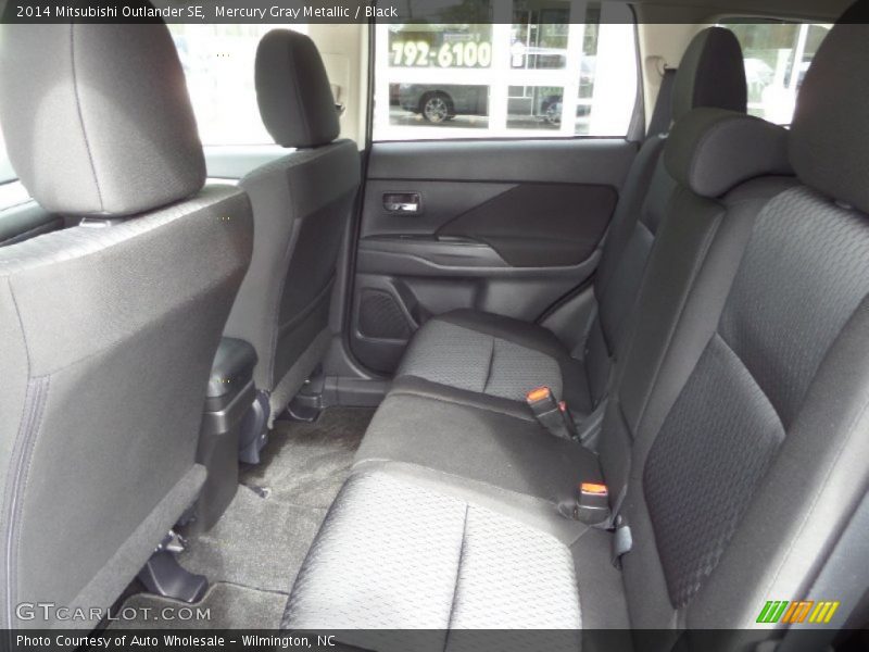 Mercury Gray Metallic / Black 2014 Mitsubishi Outlander SE