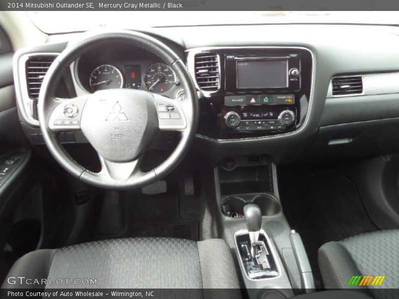 Mercury Gray Metallic / Black 2014 Mitsubishi Outlander SE