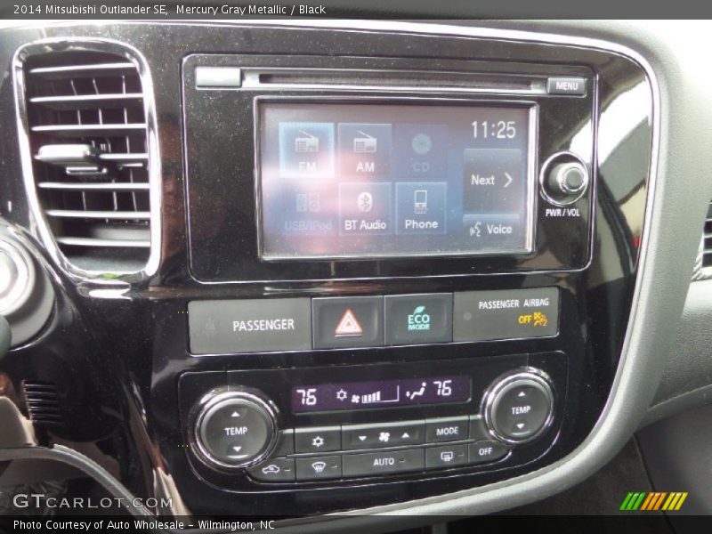 Mercury Gray Metallic / Black 2014 Mitsubishi Outlander SE