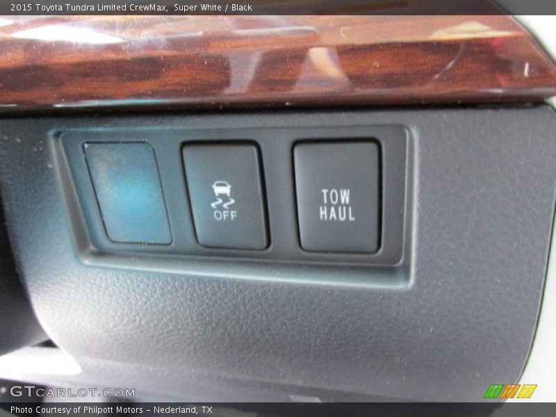 Super White / Black 2015 Toyota Tundra Limited CrewMax