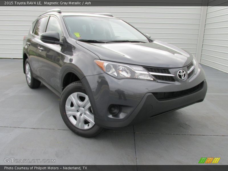Front 3/4 View of 2015 RAV4 LE
