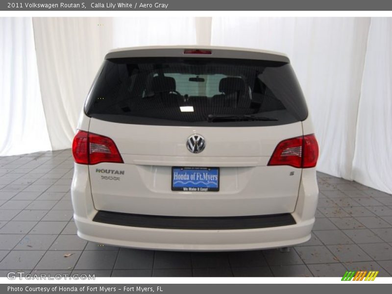 Calla Lily White / Aero Gray 2011 Volkswagen Routan S