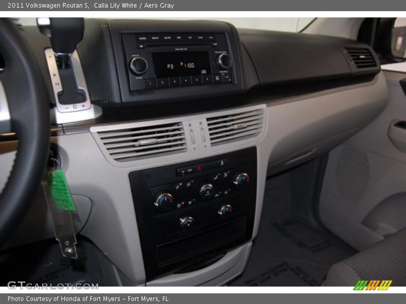 Calla Lily White / Aero Gray 2011 Volkswagen Routan S