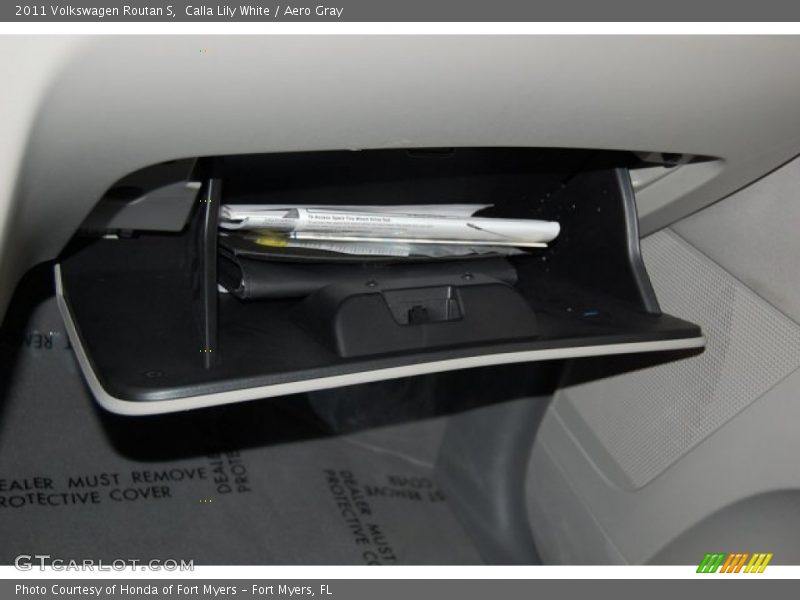 Calla Lily White / Aero Gray 2011 Volkswagen Routan S