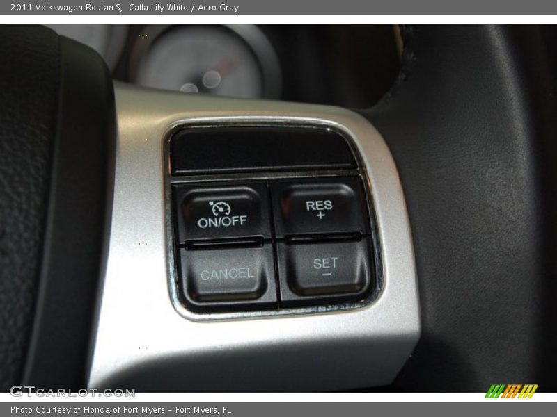 Calla Lily White / Aero Gray 2011 Volkswagen Routan S