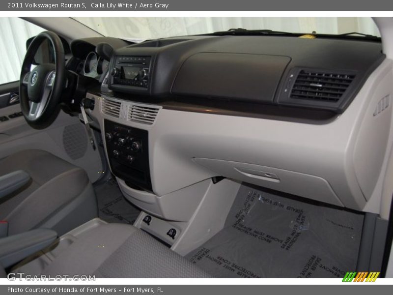 Calla Lily White / Aero Gray 2011 Volkswagen Routan S