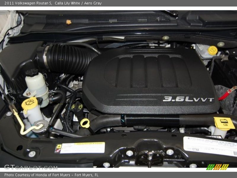 Calla Lily White / Aero Gray 2011 Volkswagen Routan S