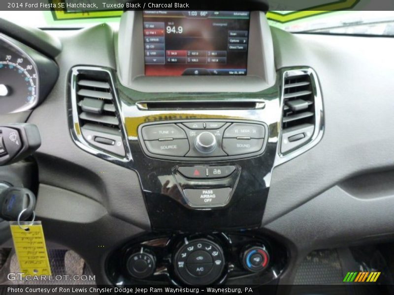 Tuxedo Black / Charcoal Black 2014 Ford Fiesta SE Hatchback