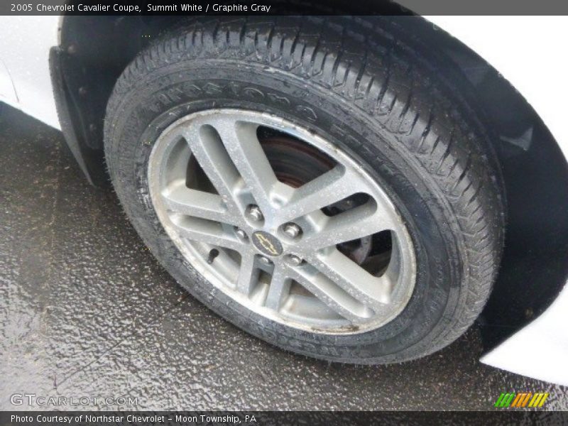 Summit White / Graphite Gray 2005 Chevrolet Cavalier Coupe