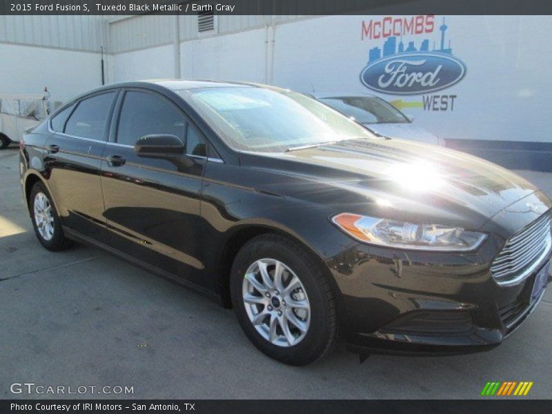 Tuxedo Black Metallic / Earth Gray 2015 Ford Fusion S