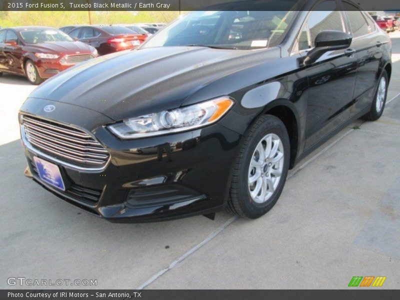 Tuxedo Black Metallic / Earth Gray 2015 Ford Fusion S