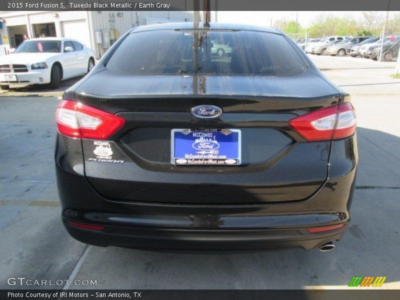 Tuxedo Black Metallic / Earth Gray 2015 Ford Fusion S