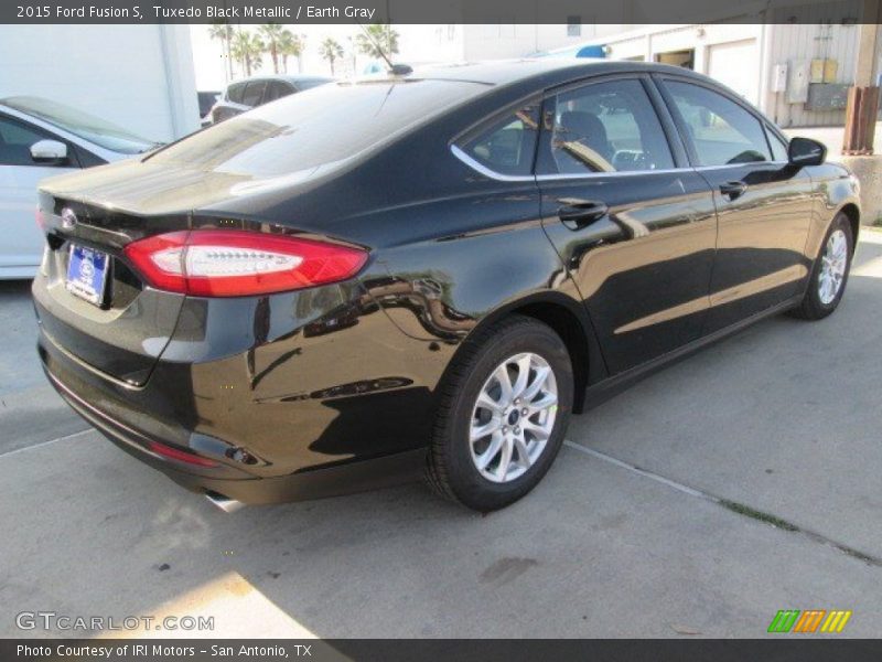 Tuxedo Black Metallic / Earth Gray 2015 Ford Fusion S