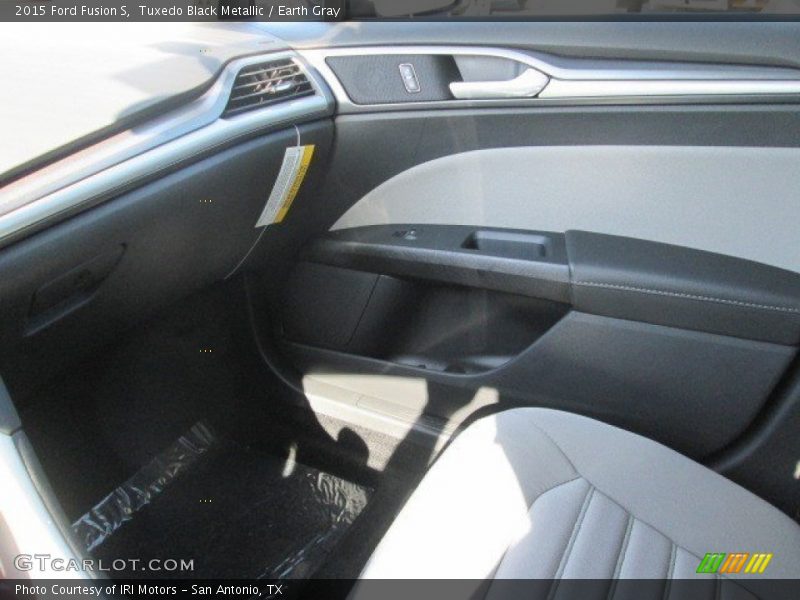 Tuxedo Black Metallic / Earth Gray 2015 Ford Fusion S