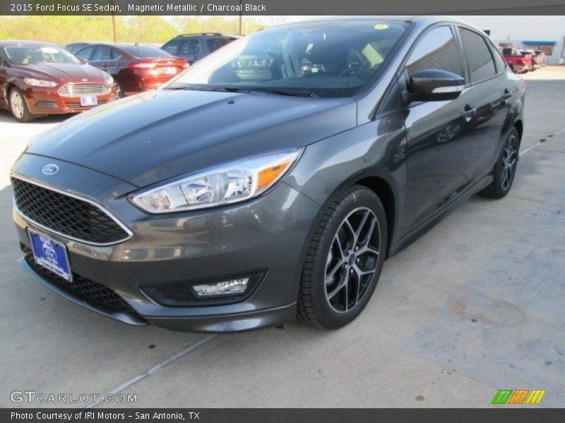 Magnetic Metallic / Charcoal Black 2015 Ford Focus SE Sedan