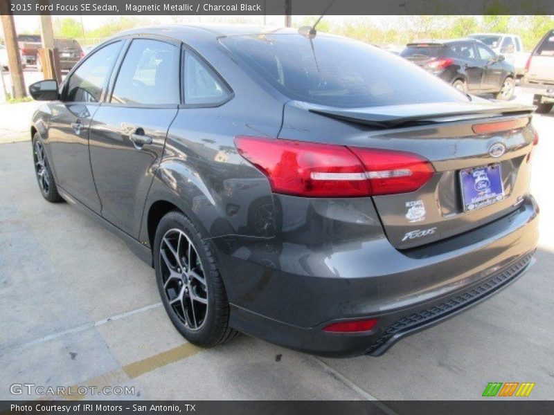 Magnetic Metallic / Charcoal Black 2015 Ford Focus SE Sedan