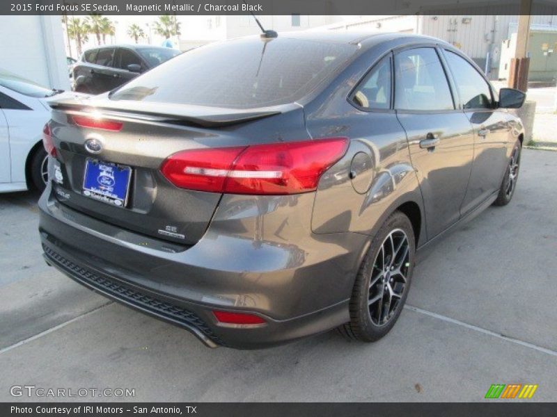 Magnetic Metallic / Charcoal Black 2015 Ford Focus SE Sedan