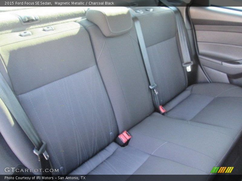 Magnetic Metallic / Charcoal Black 2015 Ford Focus SE Sedan