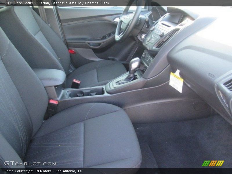 Magnetic Metallic / Charcoal Black 2015 Ford Focus SE Sedan