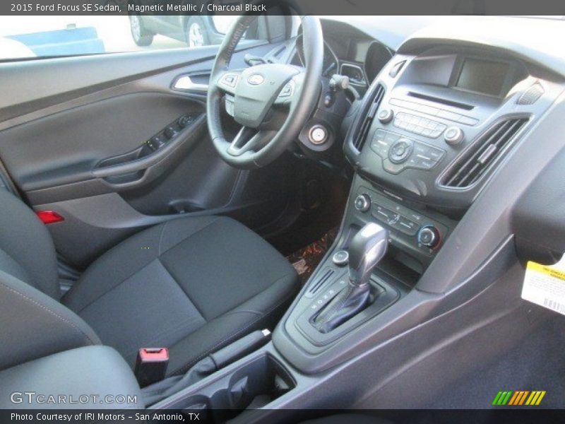 Magnetic Metallic / Charcoal Black 2015 Ford Focus SE Sedan