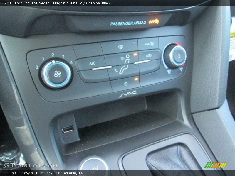 Magnetic Metallic / Charcoal Black 2015 Ford Focus SE Sedan