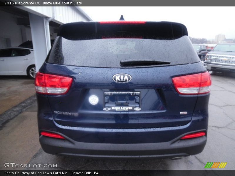Blaze Blue / Satin Black 2016 Kia Sorento LX