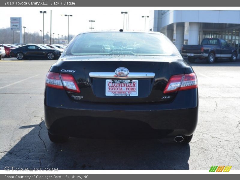 Black / Bisque 2010 Toyota Camry XLE