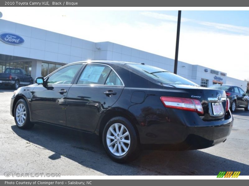 Black / Bisque 2010 Toyota Camry XLE