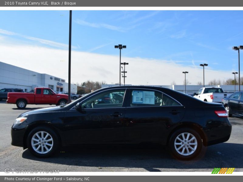 Black / Bisque 2010 Toyota Camry XLE