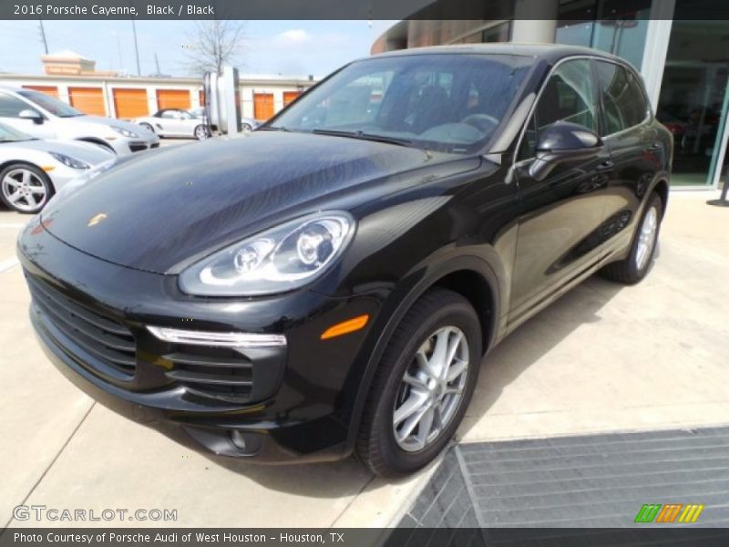 Front 3/4 View of 2016 Cayenne 