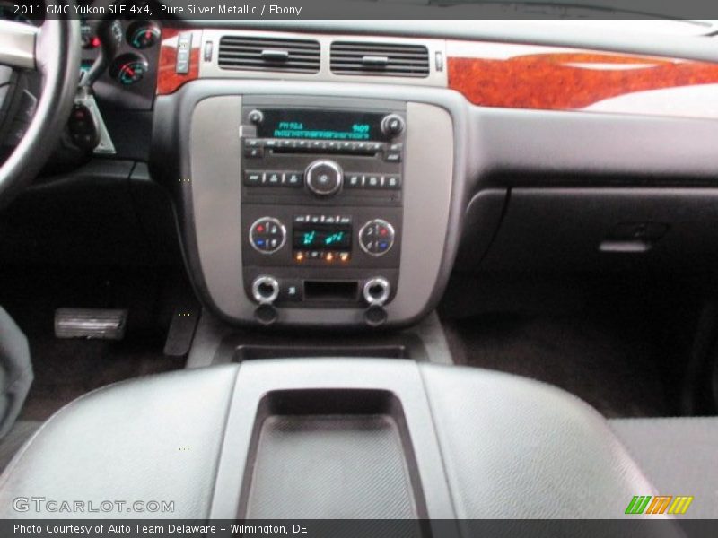 Pure Silver Metallic / Ebony 2011 GMC Yukon SLE 4x4