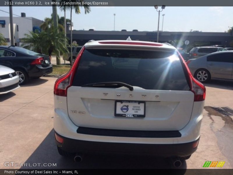 Ice White / Sandstone Beige/Espresso 2012 Volvo XC60 3.2
