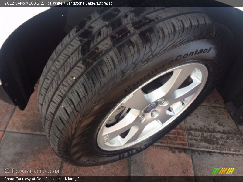 Ice White / Sandstone Beige/Espresso 2012 Volvo XC60 3.2