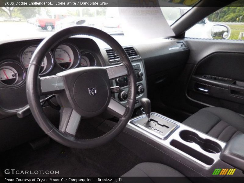Stone White / Dark Slate Gray 2009 Dodge Challenger SE