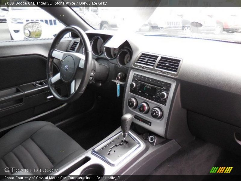 Stone White / Dark Slate Gray 2009 Dodge Challenger SE