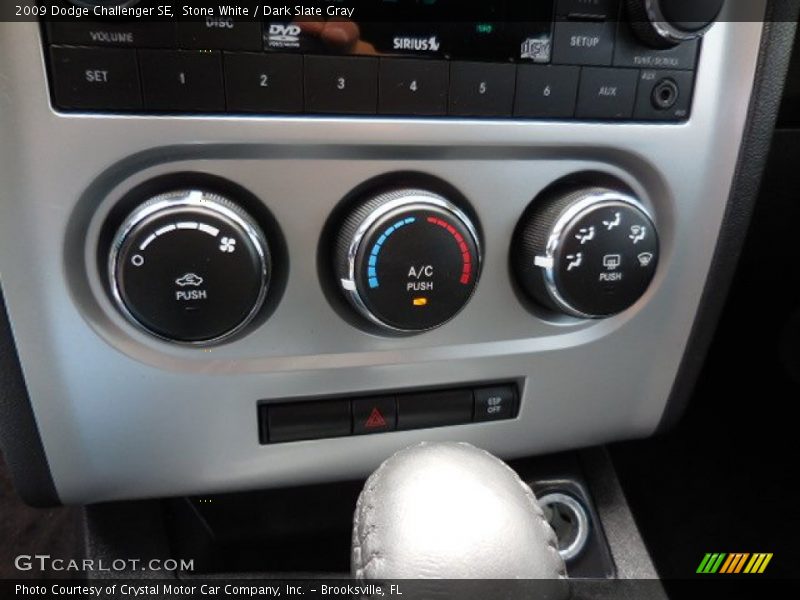 Stone White / Dark Slate Gray 2009 Dodge Challenger SE