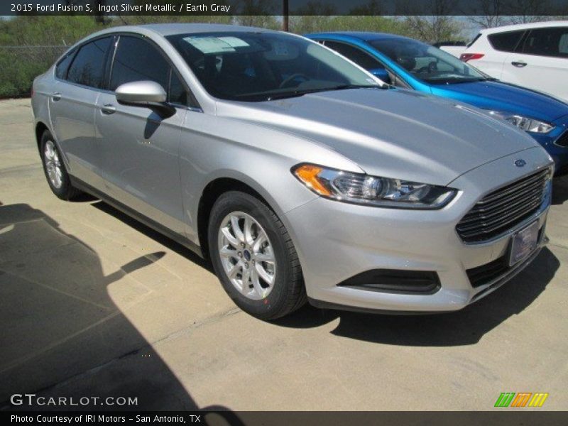 Front 3/4 View of 2015 Fusion S