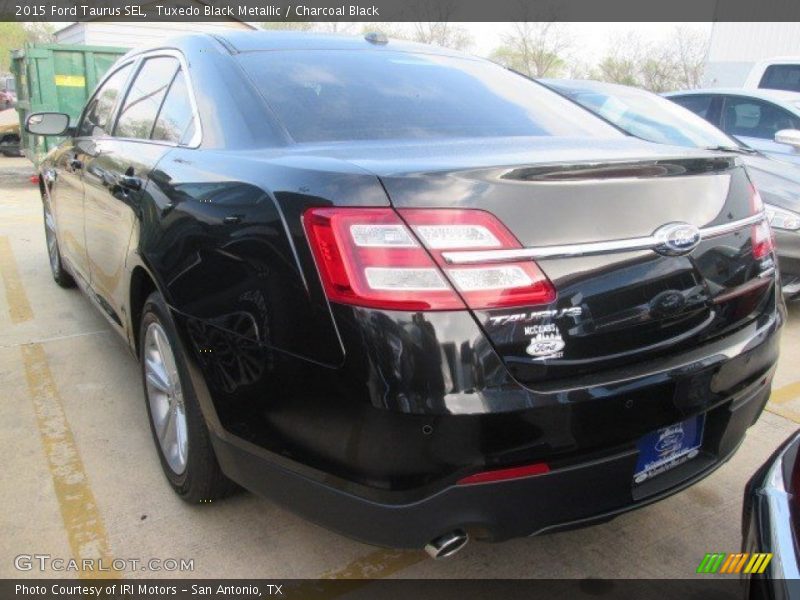 Tuxedo Black Metallic / Charcoal Black 2015 Ford Taurus SEL