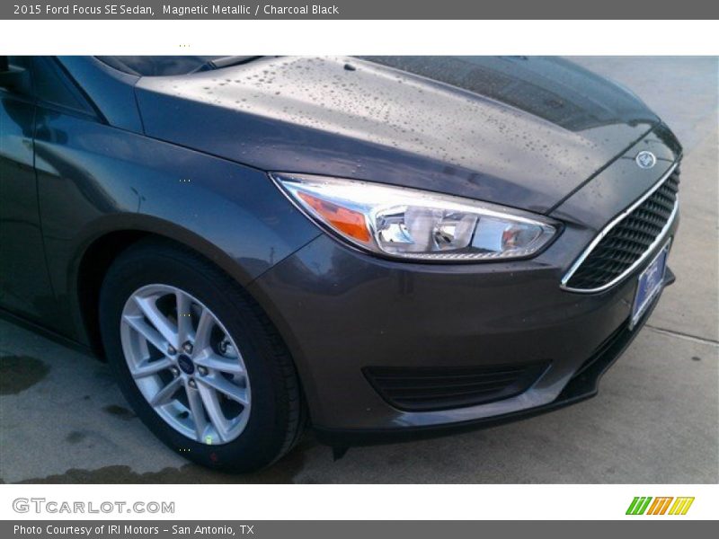 Magnetic Metallic / Charcoal Black 2015 Ford Focus SE Sedan