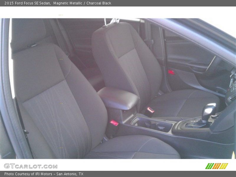 Magnetic Metallic / Charcoal Black 2015 Ford Focus SE Sedan