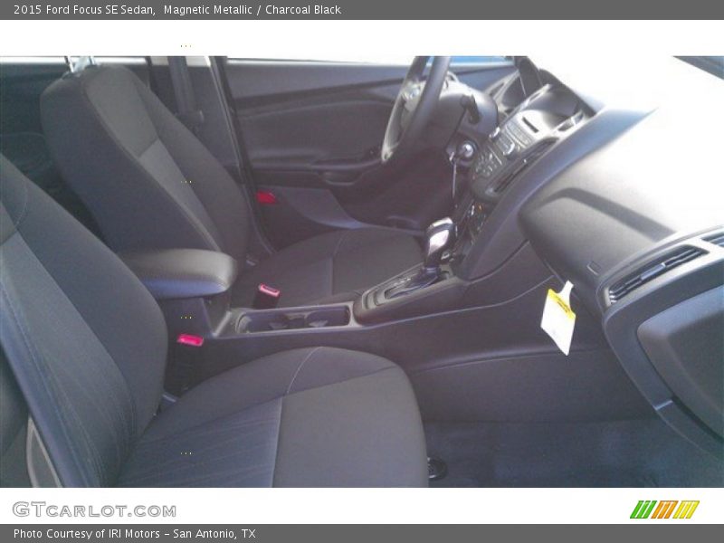 Magnetic Metallic / Charcoal Black 2015 Ford Focus SE Sedan