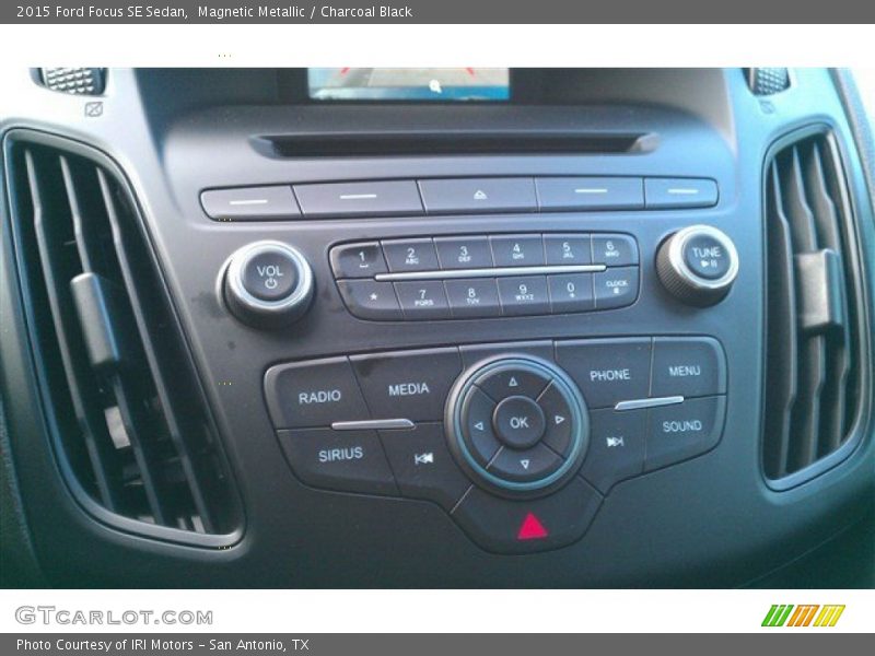 Magnetic Metallic / Charcoal Black 2015 Ford Focus SE Sedan