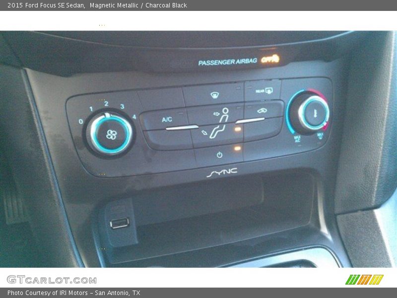Magnetic Metallic / Charcoal Black 2015 Ford Focus SE Sedan
