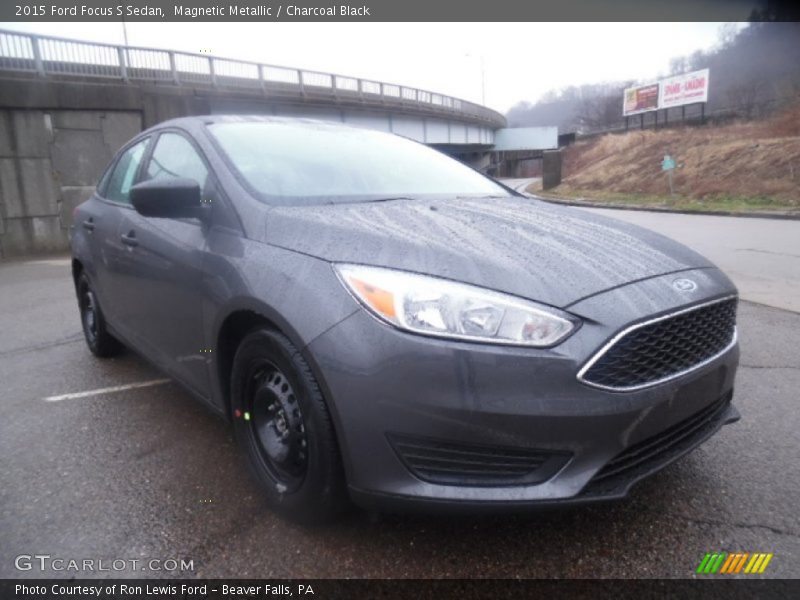 Magnetic Metallic / Charcoal Black 2015 Ford Focus S Sedan