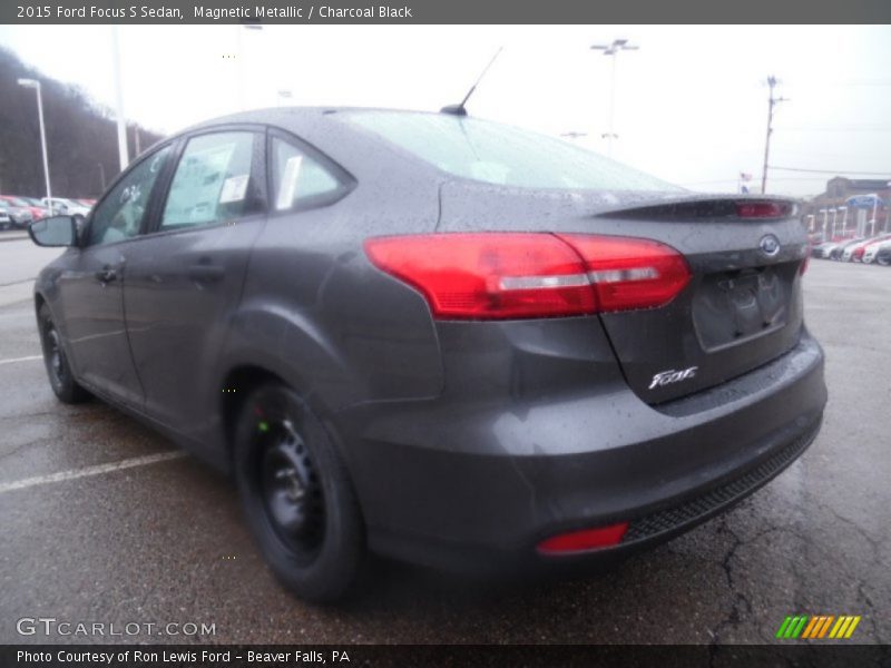 Magnetic Metallic / Charcoal Black 2015 Ford Focus S Sedan