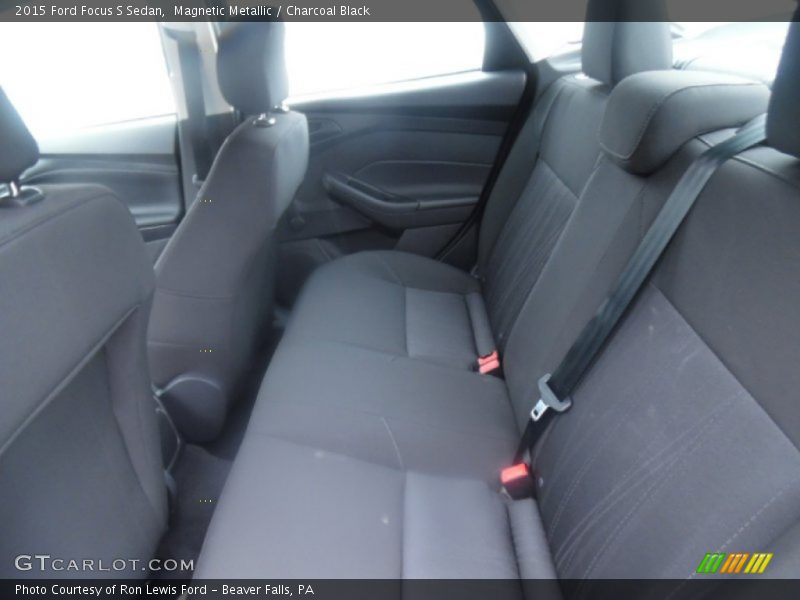Magnetic Metallic / Charcoal Black 2015 Ford Focus S Sedan