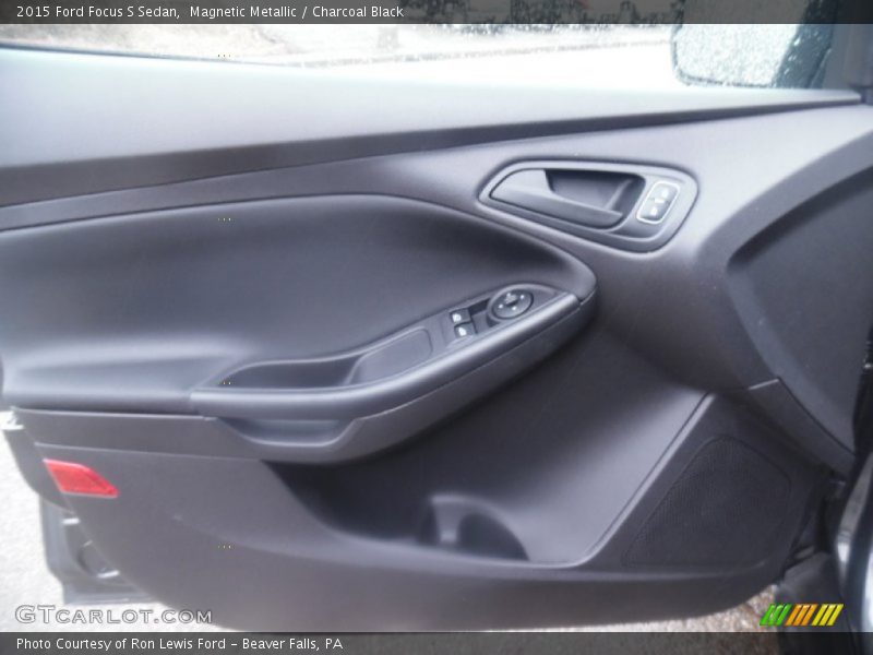 Magnetic Metallic / Charcoal Black 2015 Ford Focus S Sedan