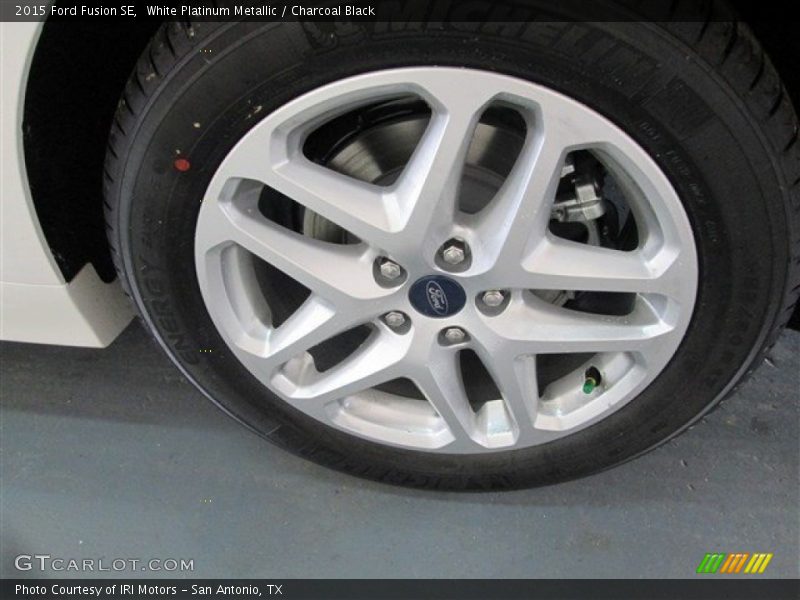 White Platinum Metallic / Charcoal Black 2015 Ford Fusion SE