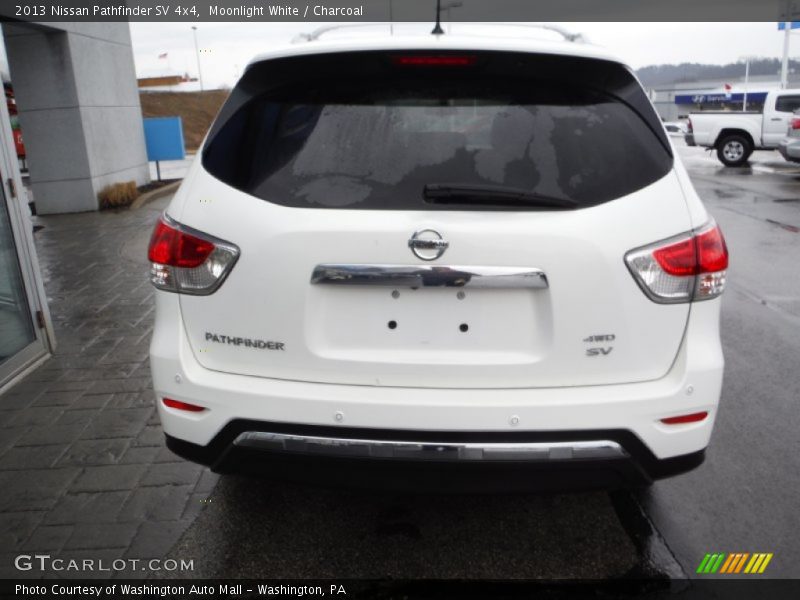 Moonlight White / Charcoal 2013 Nissan Pathfinder SV 4x4