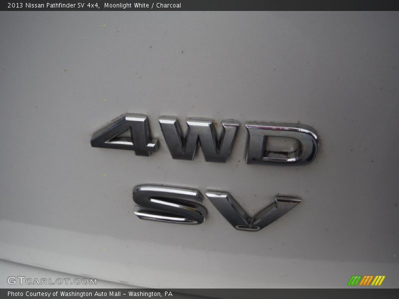 Moonlight White / Charcoal 2013 Nissan Pathfinder SV 4x4